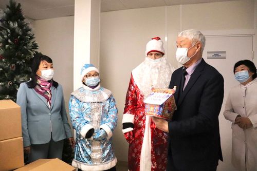 Кан-оол Даваа поздравил коллектив Многофункционального медицинского центра с наступающим Новым годом