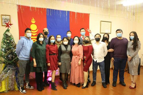 Монгольские студенты «зажгли» новогоднюю елку в ТувГУ