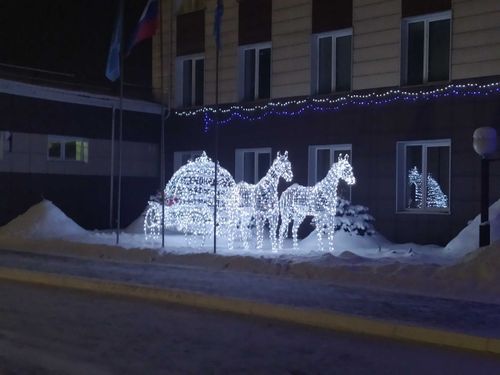 Осужденные Тувы изготовили новогодние инсталляции для кызылчан