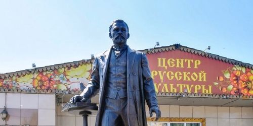 Кызылда Орус культура төвүнге Иннокентий Сафьяновтуң адын тывыскан