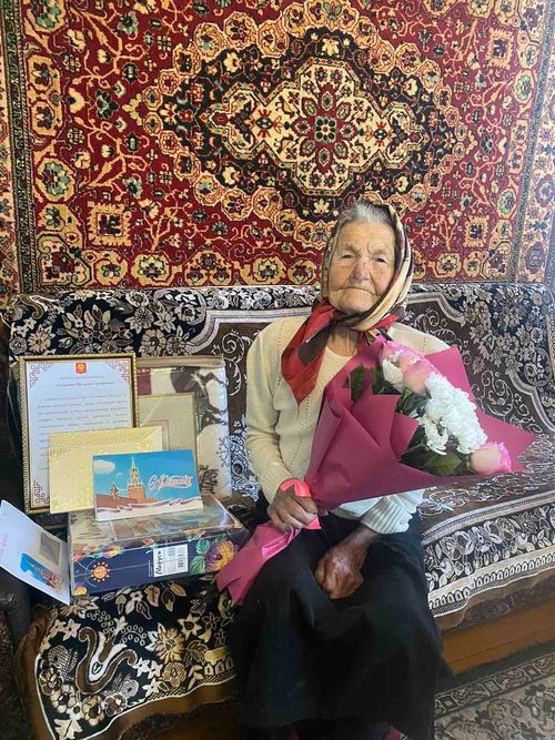 Владимир Путин поздравил с юбилеем ветерана труда из Тувы