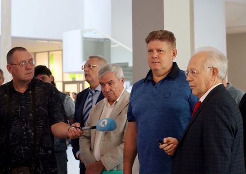 Полпред посетил ведущие центры науки и инноваций в Новосибирской области