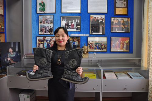 Артында-ла мөгее аарак мендилежир…