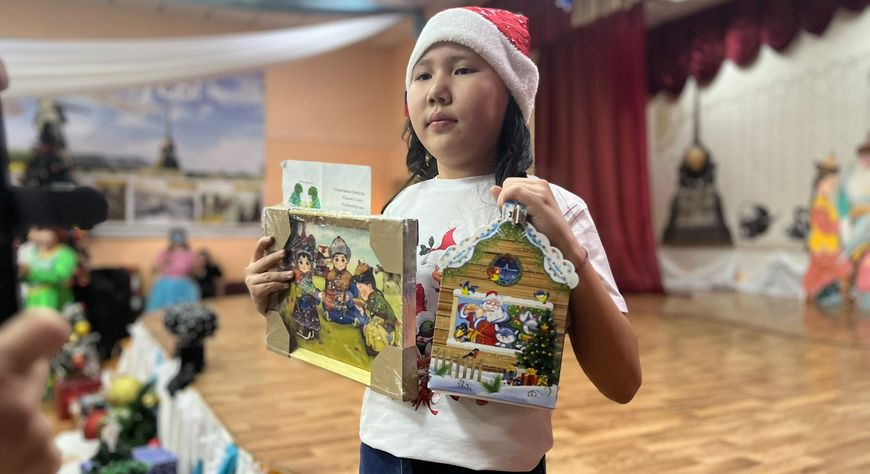 Участник СВО, получивший «Письмо солдату», передал детям в знак благодарности подарки