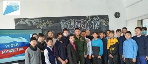 Кан-Демир Лопсан-Комбу провел «Урок мужества» в своей родной школе