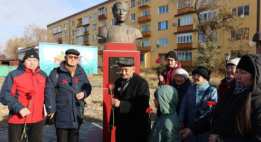 Тывага политиктиг репрессияга когарааннарга мөгейген