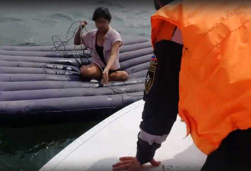 В Туве спасли девушку, которая дрейфовала на надувном матраце 