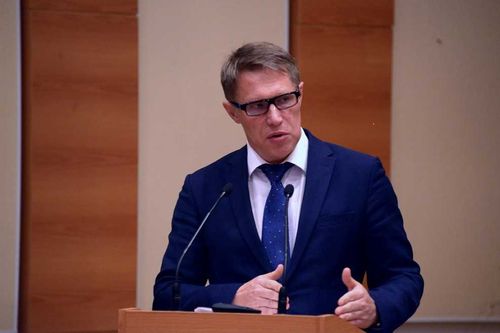 Михаил Мурашко: прошедшие вакцинацию должны носить маски до формирования популяционного иммунитета