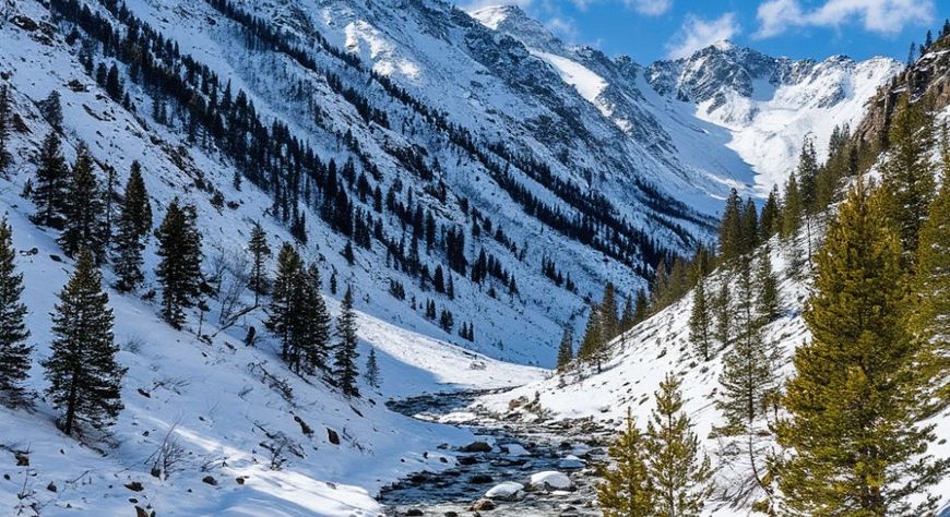 В горах Тувы сохраняется высокая лавинная опасность: спасатели призывают к осторожности