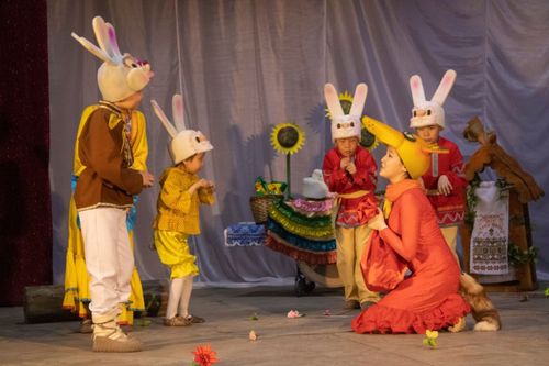 Төрээн дыл болгаш чогаал башкыларының тергиини кым болурул?