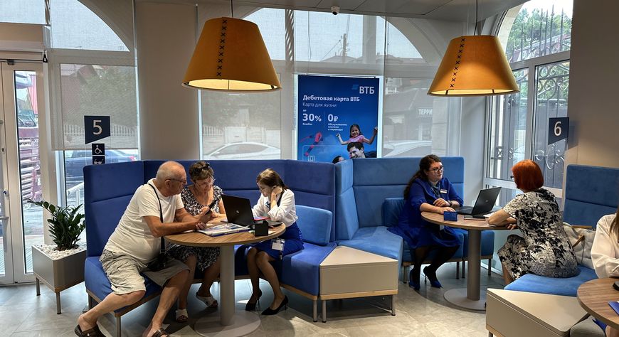 ВТБ отчитался о прибыли за год, банк нарастил число клиентов до 30,3 млн человек