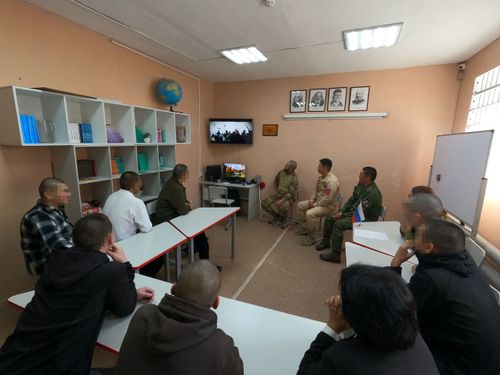 Герои спецоперации провели открытий урок для несовершеннолетних, временно находящихся в изоляторе