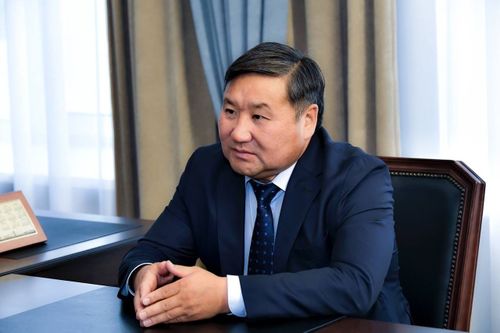 Владислав Ховалыг поздравил научное сообщество с профессиональным праздником