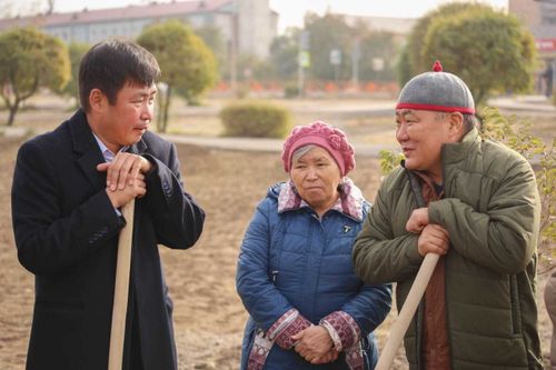 Березы, воркаут и бюсты героям. Преображение столичной аллеи на Калинина