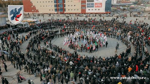 В Якутске более пяти тысяч мужчин станцевали в поддержку ВС РФ