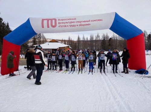 На открытии зимнего сезона в Туве отличились лыжники таежного Тоджинского района