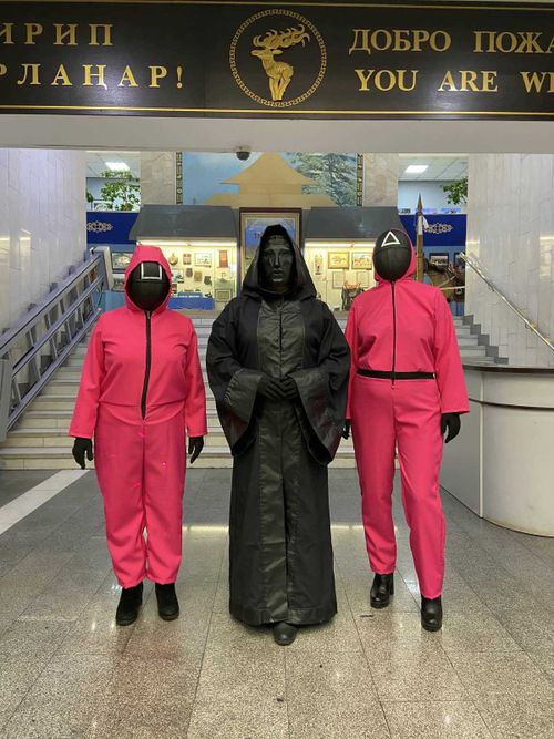 В Туве организовали новогодний квест «Игра в кальмара»