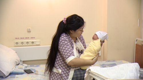 В Санкт-Петербурге молодая мама из Тувы родила первого малыша 2023 года