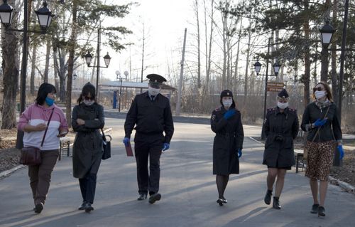 СИДИ ДОМА, НЕ ГУЛЯЙ ...