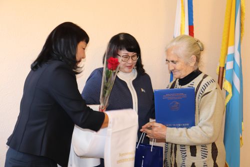 В Туве наградили лучших воспитателей