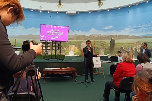 Төрээн дылын билзин дээш