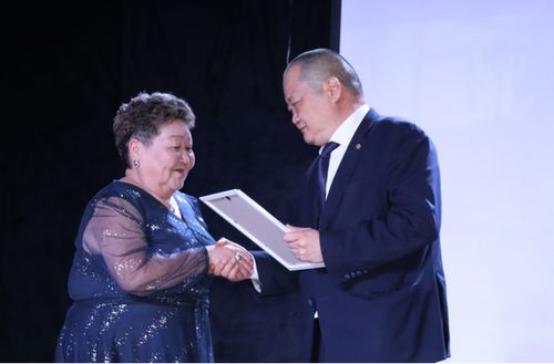 Сотрудникам Ресбольницы №1 вручили ведомственные награды