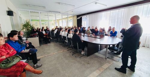 Красноярский ученый провел профориентационные встречи с выпускниками Тувы