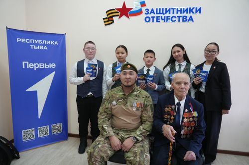 Ветераны Великой Отечественной и СВО вручили учащимся паспорта и провели «Классную встречу»