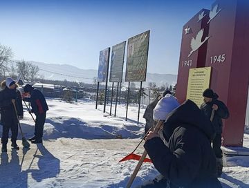 10 подростков из села Межегей трудоустроены благодаря программе занятости