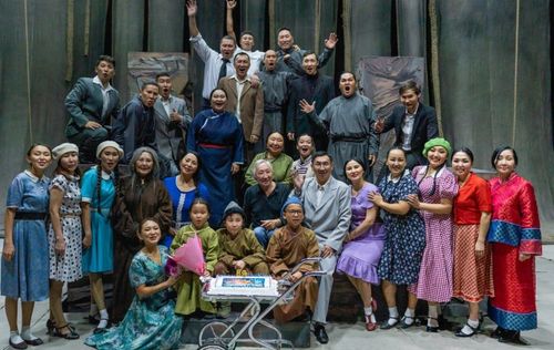 Национальный театр им. Виктора Кок-оола открыл 89-й театральный сезон спектаклем «Көк дээрниң оглу»