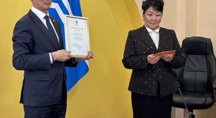 В Туве наградили победителей конкурса ко Дню матери