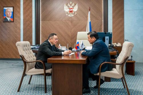 Врио главы Тувы встретился с министром строительства РФ