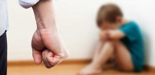 В Туве возбуждены уголовные дела в отношении двух женщин за избиение своих детей