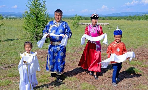 Глава Тувы поздравил жителей республики с Днем семьи, любви и верности