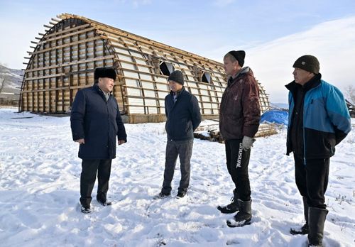 Тываның Баштыңы Өөк суурда чаартынган культура бажыңы биле туттунуп турар спорт залын хынаан