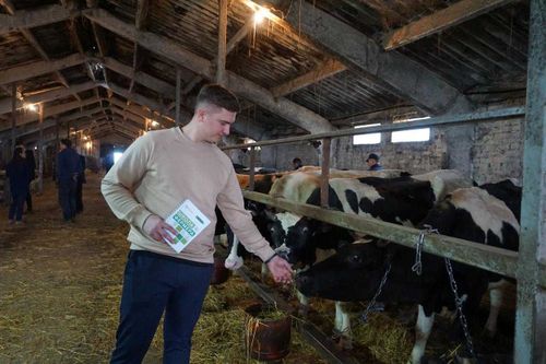 "Я бы в фермеры пошел, пусть меня научат". В Туве набирают в Школу фермера