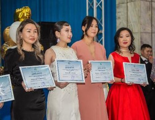 Лучшие студенты Тувы поощрены именной стипендией Главы республики