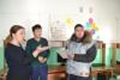 И туалет на улице, и пивнушка рядом…