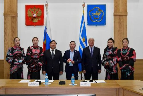 В правительстве Тувы состоялось награждение государственными наградами