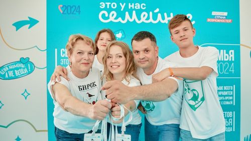 "Бистиң өг-бүлевистиң-дир" мөөрей уламчылап турар