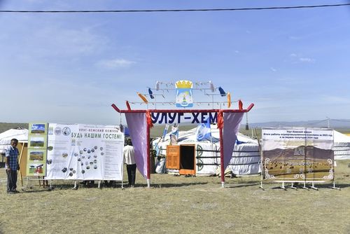 Основные мероприятия национального праздника Наадым проходят в юрточном городке