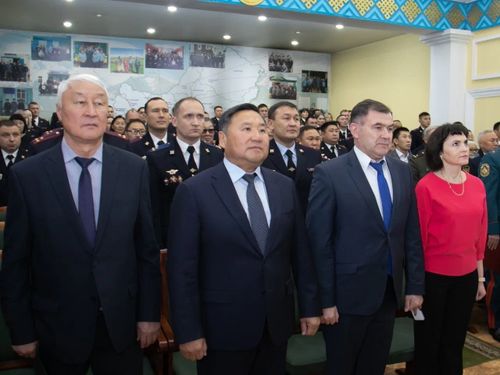 Глава Тувы поздравил сотрудников органов внутренних дел с их профессиональным праздником