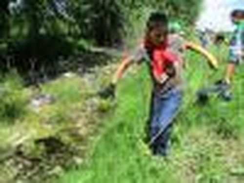 Со свалками борются дети