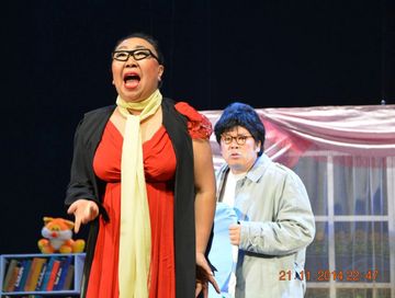 Кижи бүрүзү оюн-баштак,  аас-кежиктиг болзун...