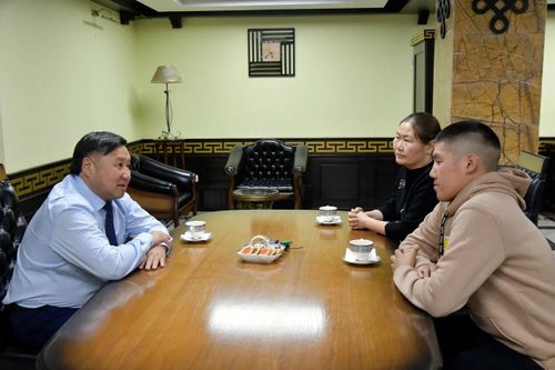 Тываның Баштыңы бистиң үениң маадыры – Каң-Демир Лопсан-Комбу-биле ужурашкан