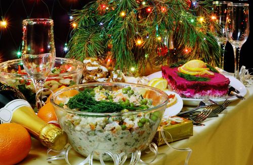 Стало дороже: назвали стоимость новогоднего стола в 2023 году