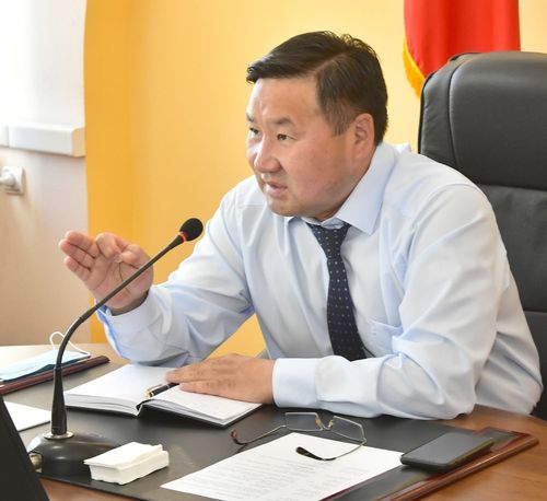 Владислав Ховалыг раскритиковал работу муниципалитетов Тувы по выполнению поручений, данных в ходе рабочих поездок