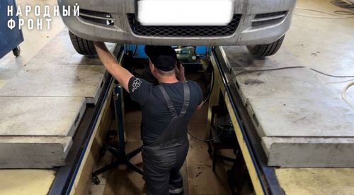 Тувинские автомеханики бесплатно ремонтируют машины для фронта