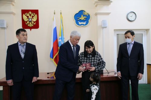 Родственникам военнослужащих, героически погибших в ходе специальной военной операции, вручили ордена Мужества