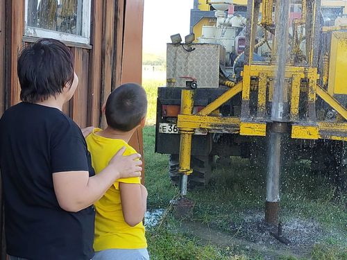 Активисты ОНФ помогли сельчанке с водоколонкой